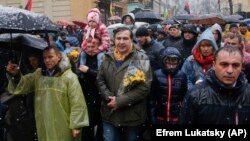 Mikheil Saakashvili (center) marches with supporters central Kyiv on November 12.