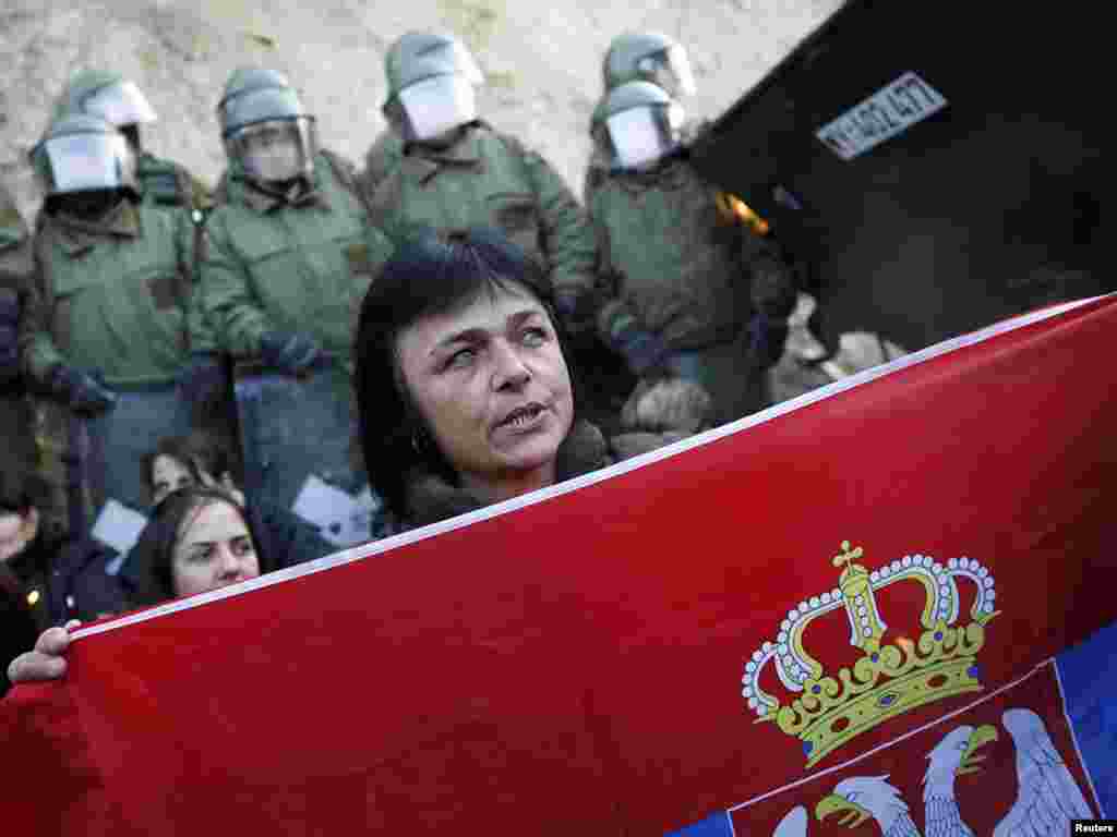 Srbi sa Kosova okupljeni u blizini sela Jagnjenica, 20.10.2011. Foto: Reuters / Marko Đurica