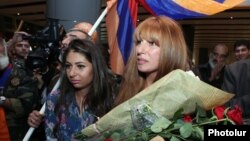 Armenia - Opposition deputy Zaruhi Postanjian is greeted by supporters at Yerevan airport on her return from Strasbourg, 5Oct2013.