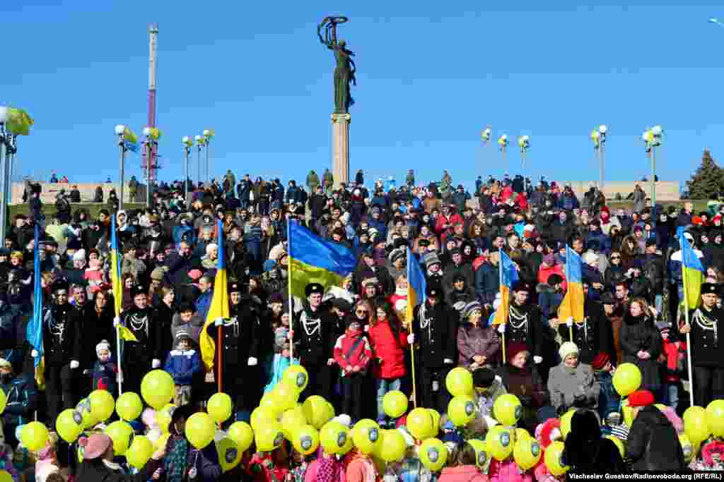 На урочистостях зібралося понад тисячу херсонців