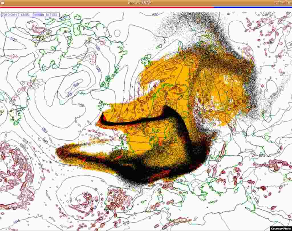 Прогноз перемещения вулканического облака от извержения вулкана в Исландии (17 апреля, 1300 UTC) - Эти изображения показывают прогнозируемое перемещение облака пепла над Европой. Цвета на карте: Желтый - упавший пепел Красный - пепел, упавший под воздействием осадков Черный - облако вулканического пепла Источник: Норвежский метеоинститут