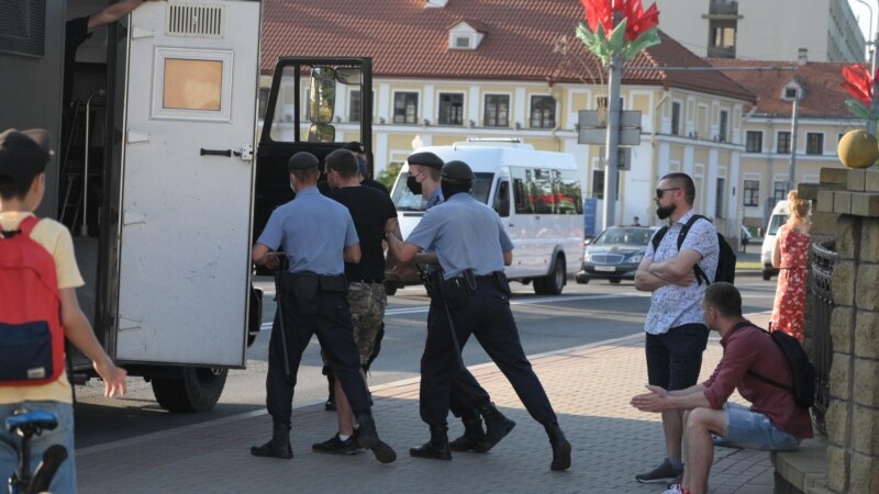 Прынамсі 17 чалавек затрымалі ў Дзень незалежнасьці па ўсёй Беларусі — праваабаронцы