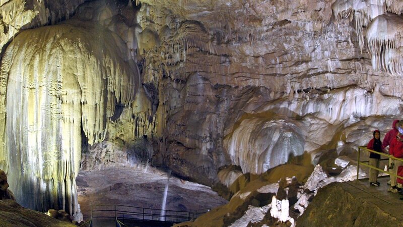 В Новоафонской пещере возобновляются концерты живой музыки