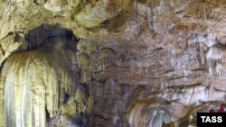 Новоафонская пещера, впрочем, как и любая другая, представляет собой живой организм, который в случае попадания в него чужеродных элементов начинает болеть