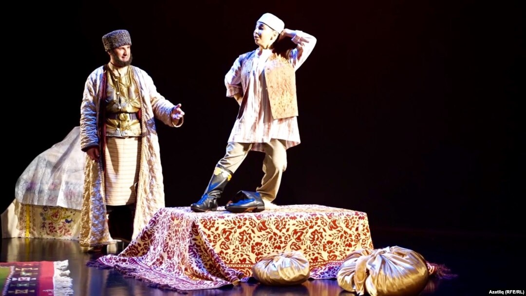 Фрагмент спектакля "Кәҗүл читек" театра имени Г.Кариева в Казани, 2018 год