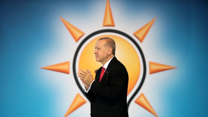 Erdogan: Vanredno stanje u Turskoj moglo bi biti ukinuto nakon izbora 