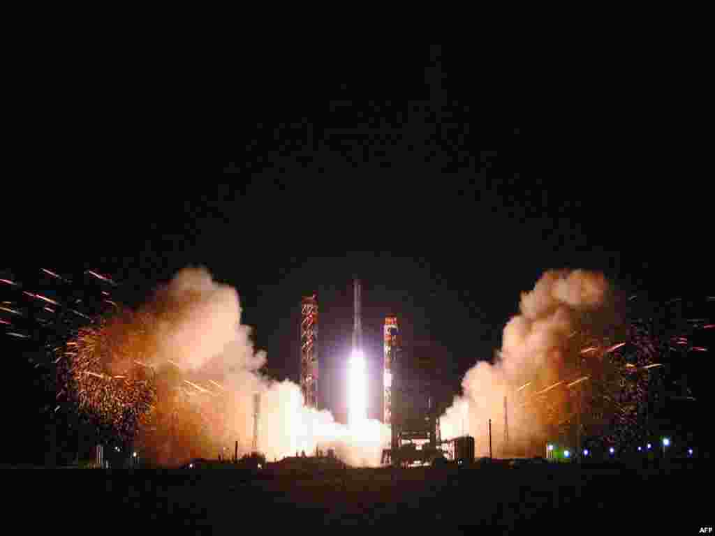 Российская ракета-носитель "Протон-М" с американским спутником Sirius FM5 запущена с космодрома Байконур