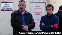 Владимир Колодцев слева