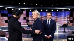 Marine Le Pen i Emmanuel Macron prilikom dolaska u TV studio u Parizu, 3. maja 2017.