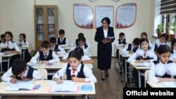 Тажикстандагы 39 орус тилдүү мектепте 27 миңдей бала билим алат.