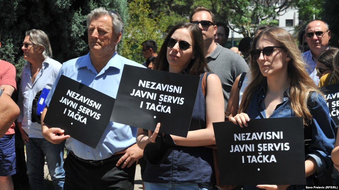 Sa protesta ispred zgrade RTCG-a, Podgorica