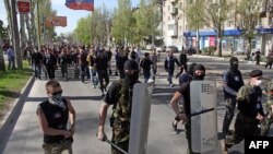 Пророссийские активисты в Донецке. 27 апреля 2014 года.