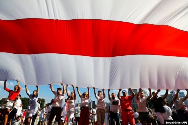 Під час акції протесту в Мінську, 16 серпня 2020 року
