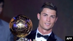 Лучший футболист 2013 года - игрок мадридского "Реала" Криштиану Роналду 