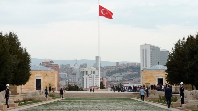 Түркия: мигрантты санаага салган пенсия төлөмү