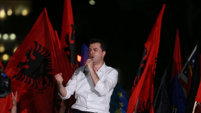 Lulzim Basha zgjidhet kryetar i Partisë Demokratike të Shqipërisë