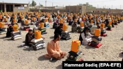توزیع غذا در قندهار آوریل سال ۲۰۱۸