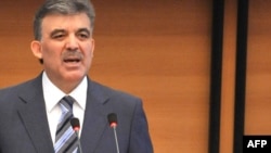 Turkish President Abdullah Gul addresses the parliament in Bishkek 