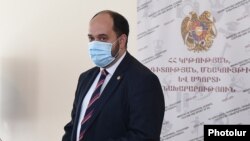 Armenia -- Education Minister Arayik Harutyunian at a news conference, Yerevan, September 16, 2020