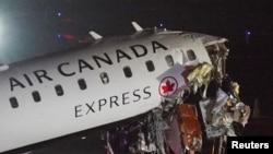 Пошкоджена внаслідок зіткнення з автомобілем кабіна пілотів, Ньб-Йорк, 23 березня 2026 року