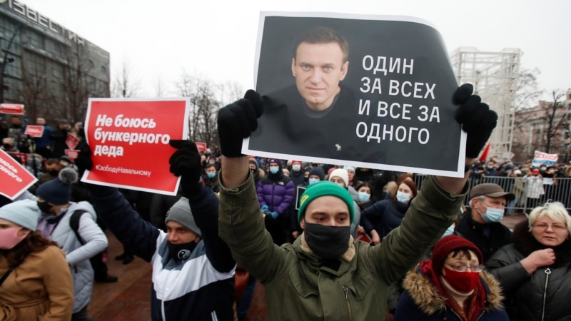 В России уволен полицейский, записавший видео в поддержку Навального