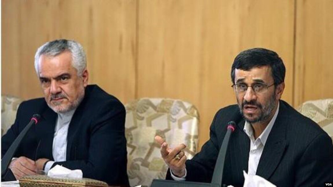 محمدرضا رحیمی (سمت چپ) همراه با محمود احمدی‌نژاد، رییس جمهوری پیشین ایران