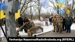 «У 1918 році вперше не стали чубитися, не стали один одному чимось дорікати, а об’єдналися дві України, Західна Україна та Центральна Україна», – розповів ветеран війни на Донбасі В’ячеслав Зайцев