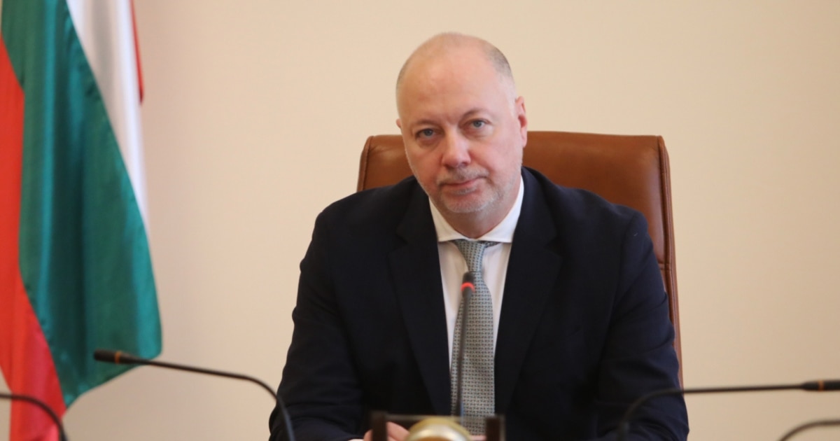 Добро утро!Най-важното е тук:Желязков не хвърля оставкаБорисов и Трифонов ги