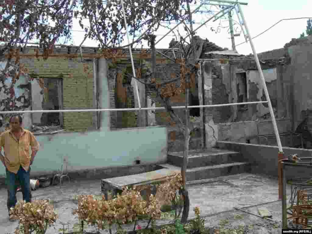 Черëмушкидаги ҳовлилардан бири манзараси.