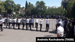 Митинг абхазской оппозиции в Сухуми
