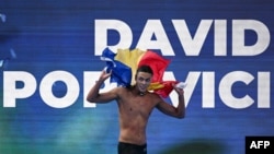 Înotătorul român David Popovici, a devenit campion mondial în proba de 200 de metri liber după ce a câștigat final de la Campionatele Mondiale de Natație din Singapore. 