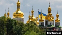 Раніше представник Української православної церкви (Московського патріархату), митрополит Павло (Лебідь) заявив, що, попри припинення договору оренди, ченці не залишать територію Києво-Печерської лаври