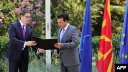 Predsednik Severne Makedonije Stevo Pendarovski, dodeljuje mandat za sastav buduće vlade lideru socijaldemokrata i bivšem premijeru Zoranu Zaevu. Skoplje, 13. avgust 2020.