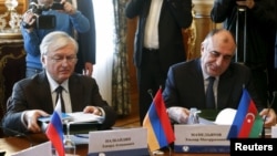 Russia -- Armenian Foreign Minister Edward Nalbandian (L) and his counterpart from Azerbaijan Elmar Mammadyarov sit together at a session of the Council of Foreign Ministers of the Commonwealth of Independent States (CIS) in Moscow, April 8, 2016