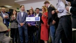 După aflarea exit poll-urilor, Elena Lasconi i-a rugat pe cei prezenți să nu se bucure înainte de aflarea rezultatelor finale. 