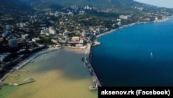 Медузы, потопы, оползни и коронавирус: каким был туристический сезон-2021 в Крыму (фотогалерея)
