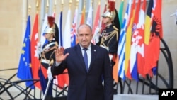 Premierul Bulgariei, Rumen Radev, la sosirea la o cină organizată de Coaliția de Voință, la Palatul Prezidențial de la Élysée din Paris, pe 13 iulie 2026.