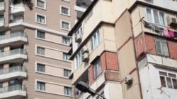 Evləri məcburi köçkünlərdə olanlar şikayətçidirlər: 'Deyir, gəlib iylənmiş evinə girmişəm'