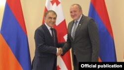 Председатель Национального собрания Армении Ара Баблоян (слева) и президент Грузии Георгий Маргвелашвили: 25 сентября 2017 г.