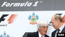 Bernie Ecclestone Vlagyimir Putyinnal 2010. október 14-én Szocsiban