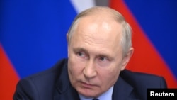Președintele Rusiei, Vladimir Putin, nu participă la summit. El are un mandat internațional de arestare pentru crime de război și nu a participat nici la reuniunea recentă BRICS, din Africa de Sud.