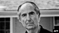 Живя в тени раннего успеха, Филип Рот никогда не сдавался ему: в книгах 1990-х годов он бесконечно экспериментирует