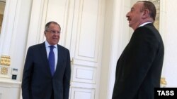 Azerbaijan -- Russian Foreign Minister Sergei Lavrov (L) meets with Azerbaijani President Ilham Aliyev in Baku, July 11, 2016