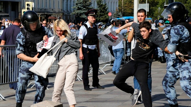 Москвада митингге чыккан 40 адам камакка алынды