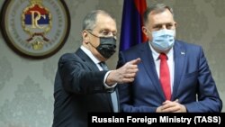 Lavrov i Dodik u Istočnom Sarajevu, kada je šefu ruske diplomatije poklonjena ikona