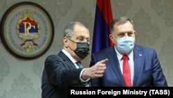 Ministri i Jashtëm rus, Sergey Lavrov dhe anëtari serb i presidencës së Bosnjës, Millorad Dodik. Sarajevë, 14 dhjetor, 2020.
