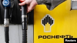 Заправка компании "Роснефть". 