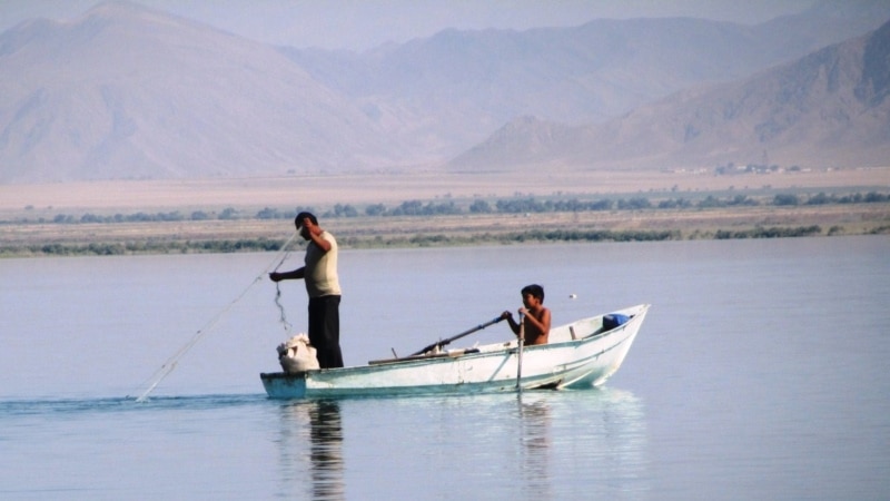 Diňle: Amyderýada balyk tutmak gadagançylygynyň arasynda bazarlarda balyk gymmatlady