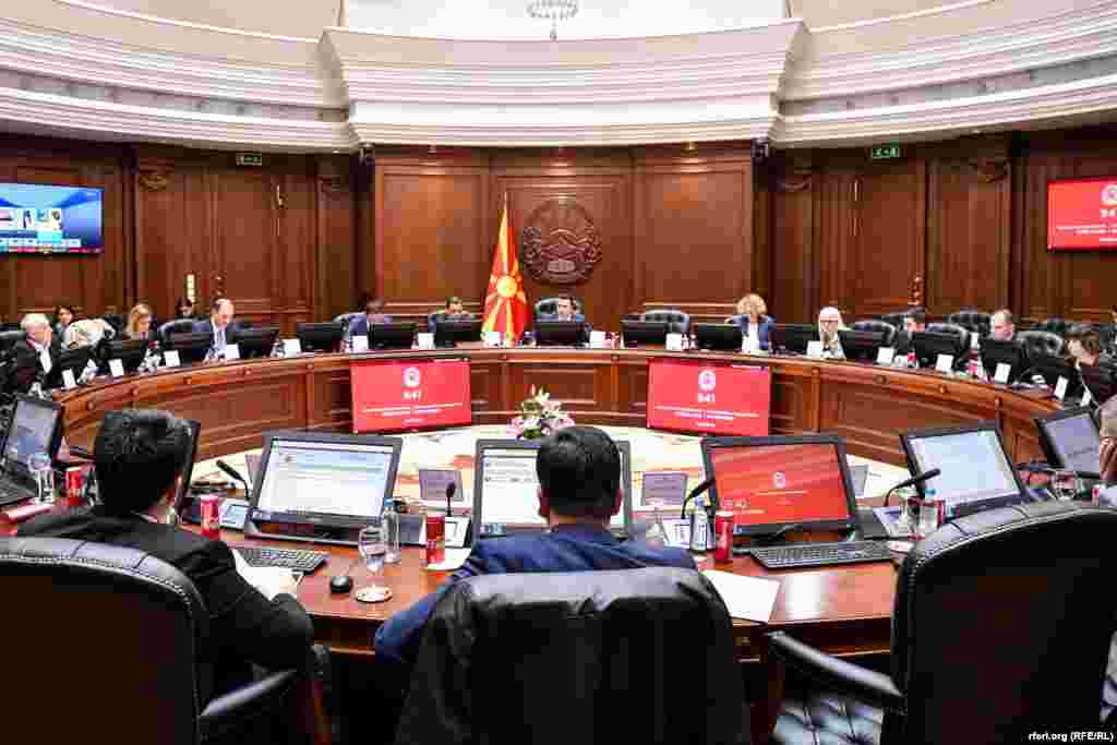 МАКЕДОНИЈА - Владата го усвои Дополнетиот предлог-буџет за 2020 година, кој ќе биде доставен до Собранието. Владата прифатил 12 амандмани кои произлегоа од расправата за буџетот во собраниските комисии. Дополнетиот Предлог буџет за 2020 година треба да биде на пленарна седница наредната недела.