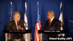 John Bolton (solda) və Benjamin Netanyahu